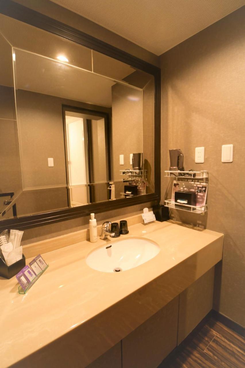 Ginowan Crystal Hotel ภายนอก รูปภาพ