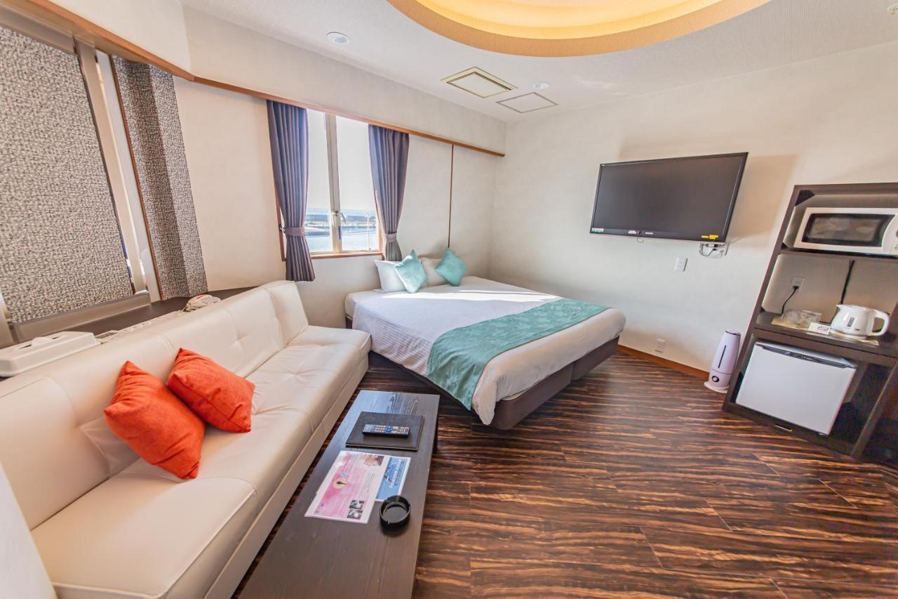 Ginowan Crystal Hotel ภายนอก รูปภาพ
